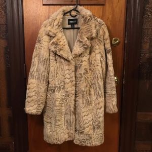 ✨️Carrie Bradshaw Inspired faux fur coat!✨️